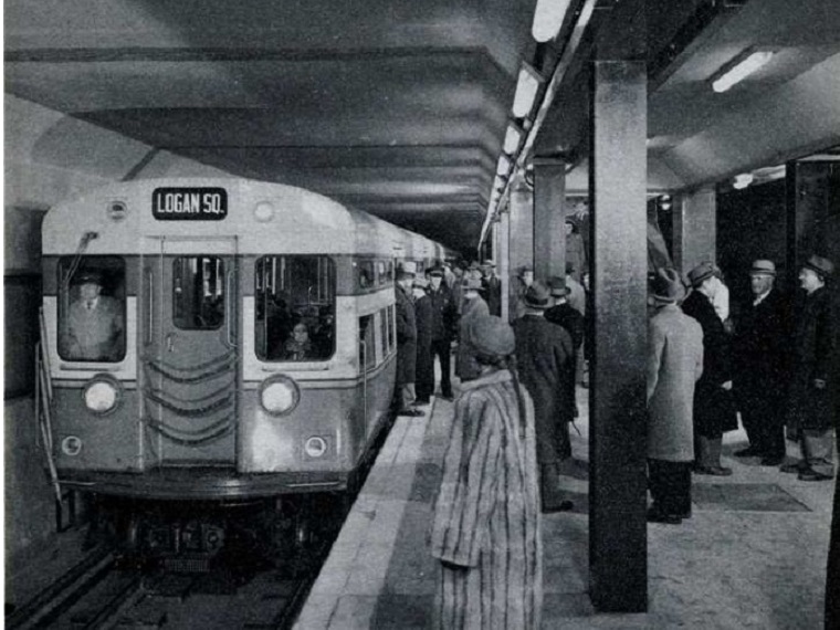 picture of subway train and people